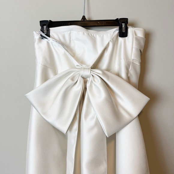 Alfred Sung Ovesized Bow Back Mini Bridal Dress - Picture 7 of 10